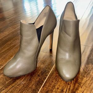 Nine West Nutcracker Leather Stiletto Booties / Moss Green / Size 8.5